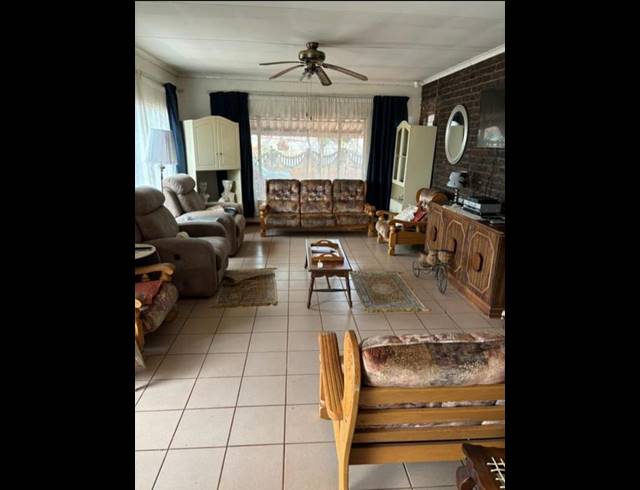 4 BEDROOM HOUSE FOR SALE IN GEELHOUTPARK